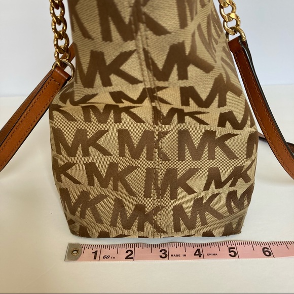 🎉HP🎉 Michael Kors zip monogram Tote bag - Picture 11 of 13